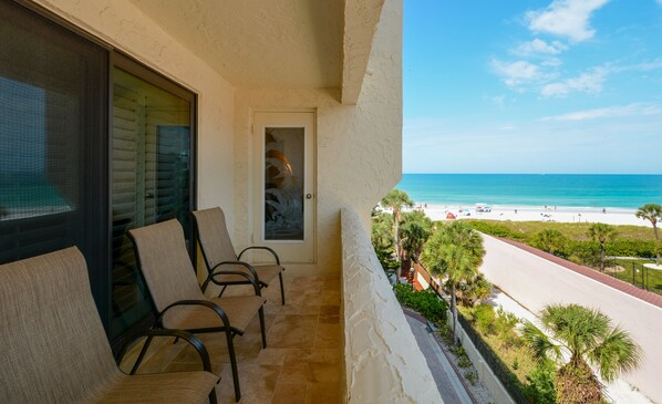 Property grounds - Beautiful View - Steps from Siesta Key Beach! See it to believe it! (Sarasota)