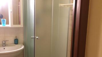 Doccia, set di cortesia gratuito, asciugacapelli, bidet