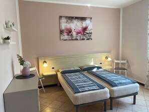 2 室のベッドルーム、WiFi (無料)、ベッドシーツ