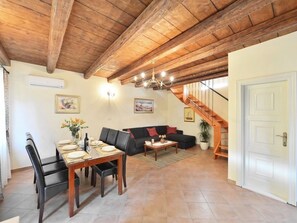 Dining - Holiday Home in Omiš with Terrace, Air condition, WIFI, Washing machine (4183-1) (Omiš)