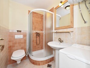 Douche, serviettes fournies