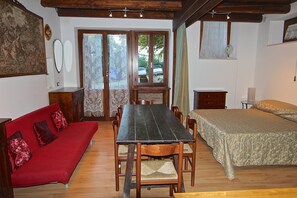 Interior - The Mulberry in Solebello (Morro D' Alba)