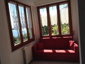 TV - Magnificent Sofia apartment overlooking Lake Como CIR 013248 CNI 00017 (san siro)
