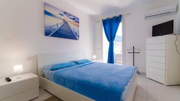 1 camera, una cassaforte in camera, ferro/asse da stiro