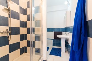 Dusche, Haartrockner, Bidet, Handtücher