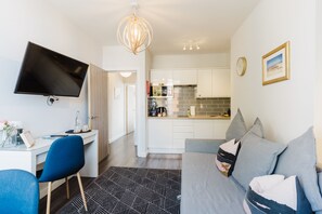 Family Apartment, 2 Bedrooms, Non Smoking, Kitchenette | Living area | 42-inch Smart TV with digital channels, TV