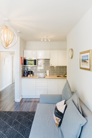 Family Apartment, 2 Bedrooms, Non Smoking, Kitchenette | Living area