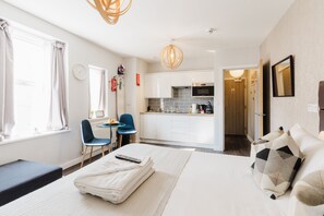 Suite Signature, no fumadores, cocina básica | Sábanas de algodón egipcio y ropa de cama de alta calidad