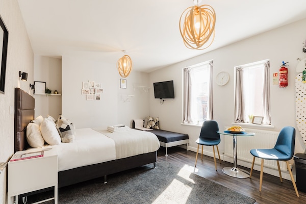 Suite Prestigio, para no fumadores, cocineta | Sábanas de algodón egipcio y ropa de cama de alta calidad