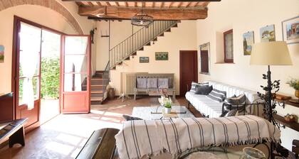 Le Muricce 8 (+2) henkilölle, Villa ja riippuvuus, puutarha ja uima-allas