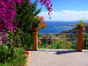 Property grounds - Residence Schuler - Apartment 'B' with sea-Etna view (Taormina)