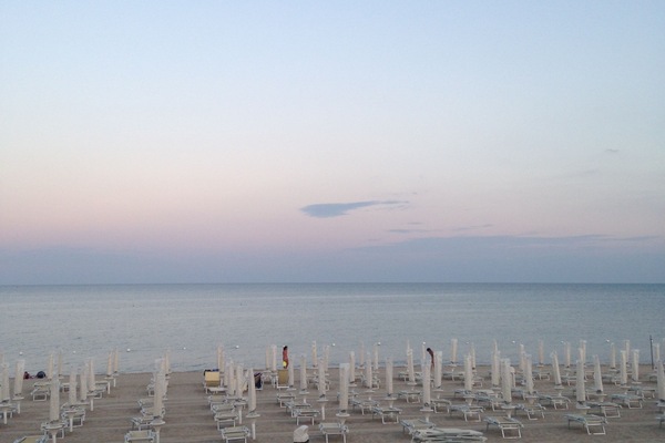 Una spiaggia nelle vicinanze
