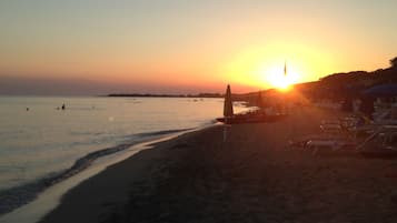 Una spiaggia nelle vicinanze