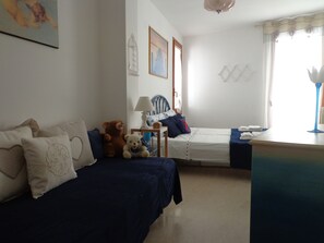 3 slaapkamers, een strijkplank/strijkijzer, wifi, beddengoed