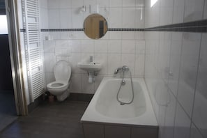Bathtub