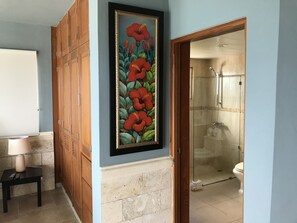 Shower, hair dryer, towels