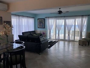 TV, DVD-spiller og stereoanlegg