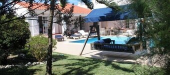Villa with Books, Sun, Swing Bed, Private Pool And A Spacious Garden To Enjoy