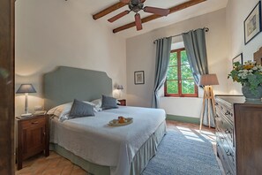 9 camere, una scrivania, ferro/asse da stiro, culla da viaggio