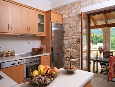 Villa Loukas (3 Bedroom, Sleeps 6)