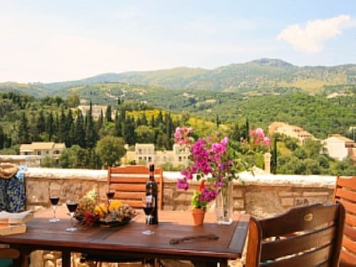 Villa Loukas (3 Bedroom, Sleeps 6) 
