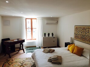 1 bedroom, desk, travel cot, free WiFi
