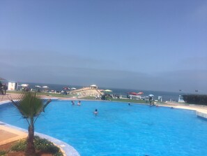 حمام سباحة