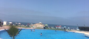 Havutsikt, stort svømmebasseng, penthouse i luksuriøs bolig