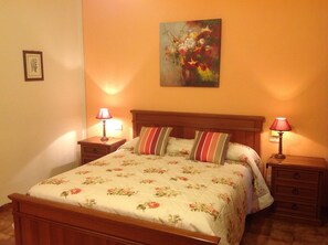 2 habitaciones, tabla de planchar con plancha, wifi y ropa de cama 