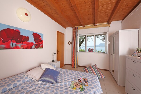 1 bedroom, in-room safe, WiFi, bed sheets