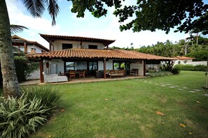 Exterior - Ferradura Beachfront mansion, 5 suites and spacious garden (Armação dos Búzios)