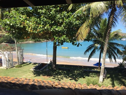 Ferradura Beachfront mansion, 5 suites and spacious garden