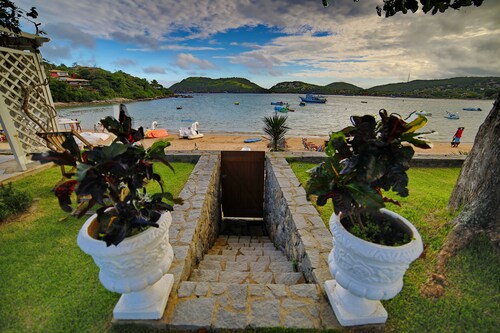 Ferradura Beachfront mansion, 5 suites and spacious garden
