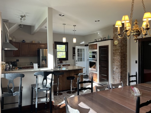 Historic charm in downtown Tryon; 18 Minutes from Tryon Intl Equestrian Center