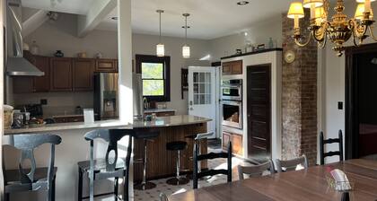 Moderni asuminen täysin kunnostetussa 1897 WF Smith -kodissa Tryonin sydämessä, NC