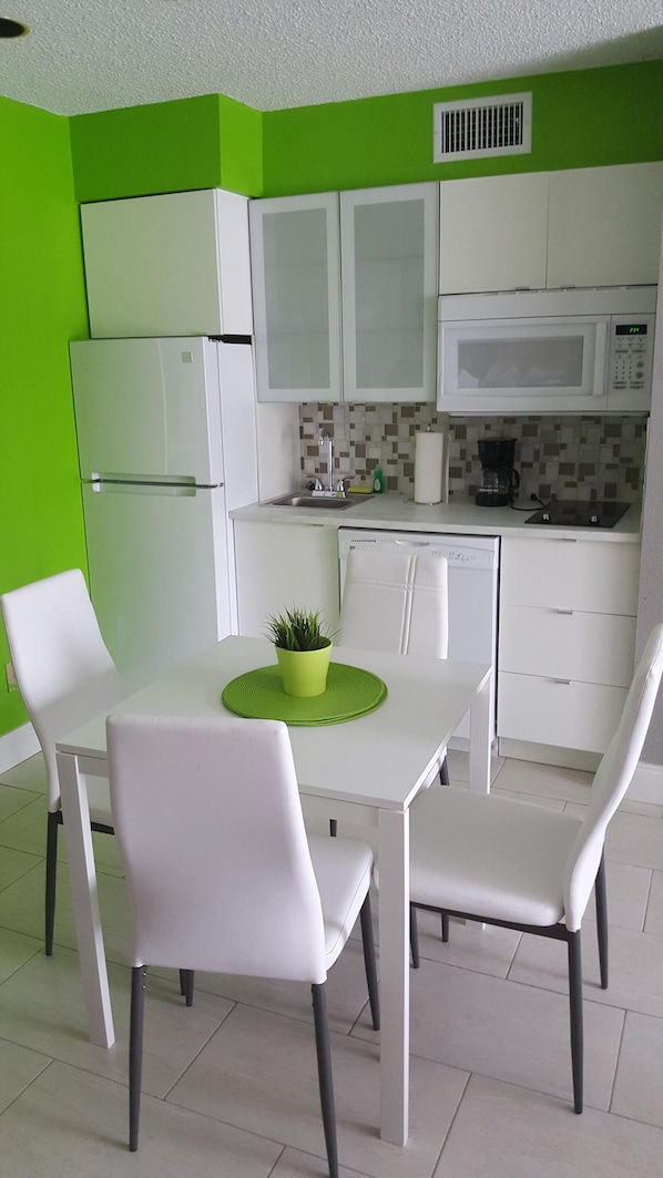 Fridge, microwave, stovetop, dishwasher