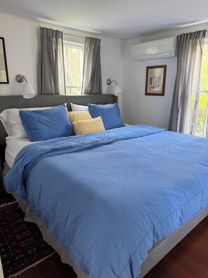 5 bedrooms, in-room safe, desk, free WiFi