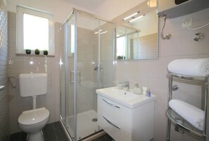 Shower, towels