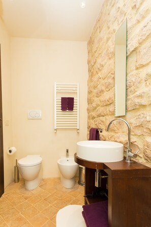 Shower, hair dryer, bidet, towels - Assisi center studio (Assisi)