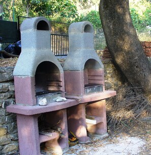 Property grounds - VILLA CECILIA/app. 3: relax and comfort just a stone's throw from the next beach (Pisciotta)