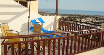 Beautiful 2 Bedroom 4th Floor Apartment In Peyia. Communal pool - Free WiFi