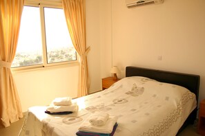 2 chambres, fer et planche à repasser, accès Internet, draps fournis
