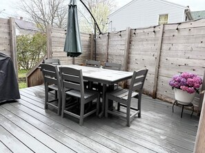 Outdoor dining - Newly Renovated, Classy, and Elegant! (Portland)