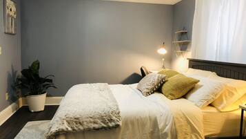 2 bedrooms, desk, iron/ironing board, travel crib