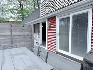 Outdoor dining - Newly Renovated, Classy, and Elegant! (Portland)