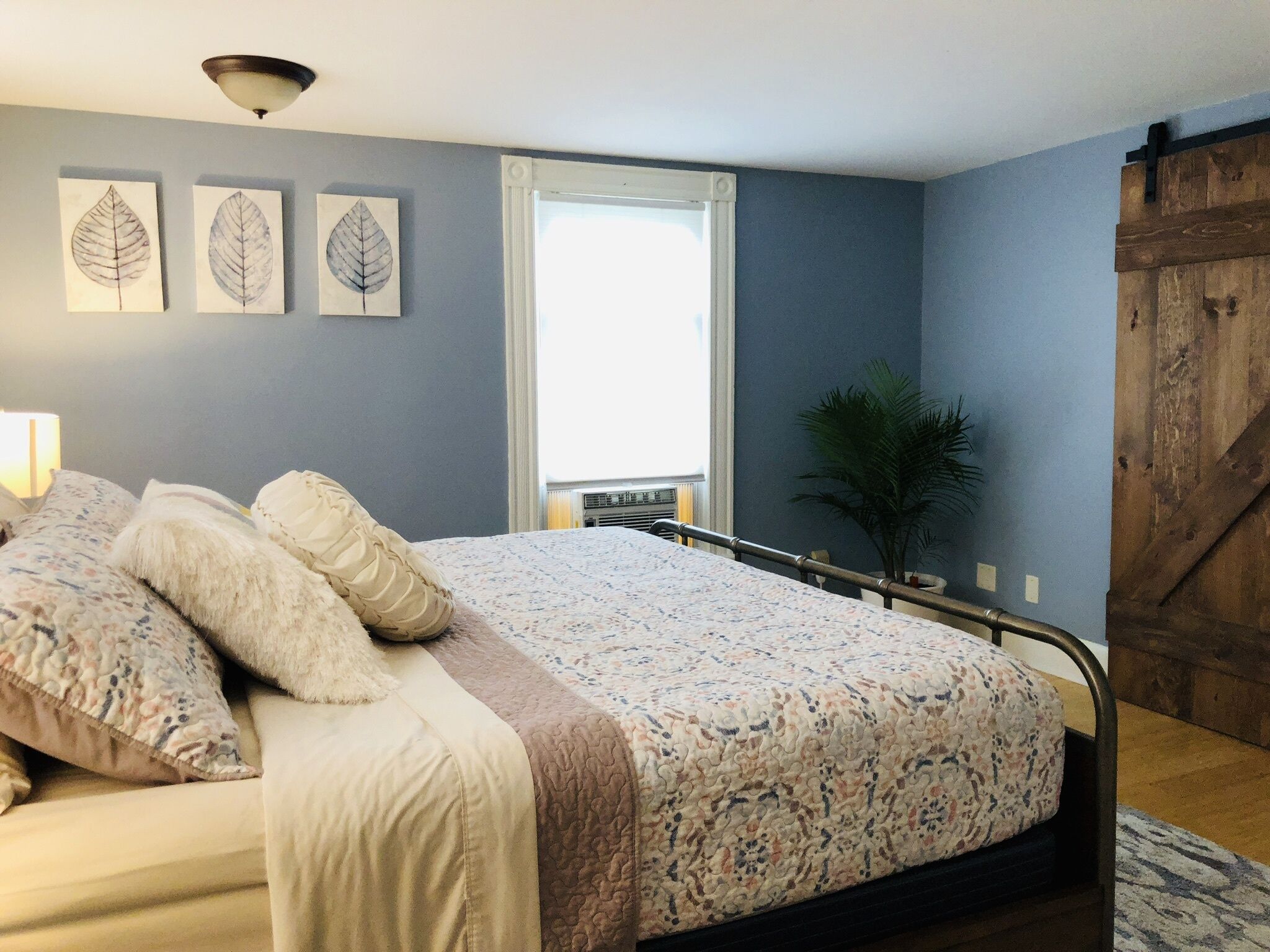 2 bedrooms, desk, iron/ironing board, travel crib