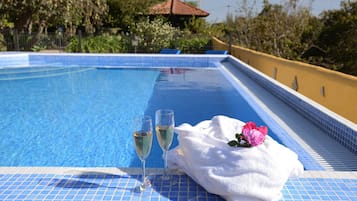 Piscina all'aperto, una piscina riscaldata