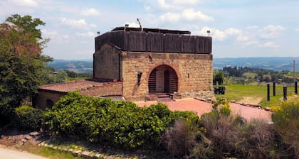 Mittelalterlicher Turm ungewöhnliche und atypische Unterkunft für Ihren Urlaub