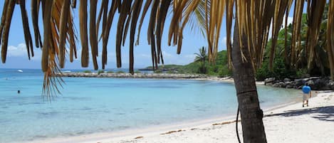 Beach nearby, sun loungers, beach towels
