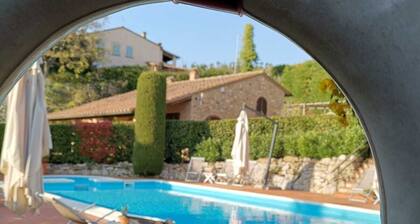 Charming ground floor apartment near San Gimignano and Volterra